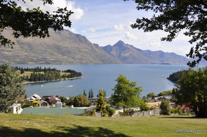 New Zealand: lake at Queenstown