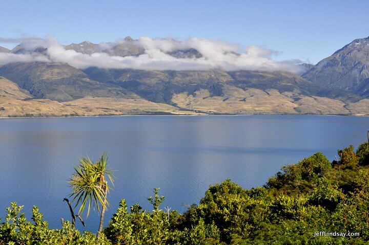 New Zealand: lake view