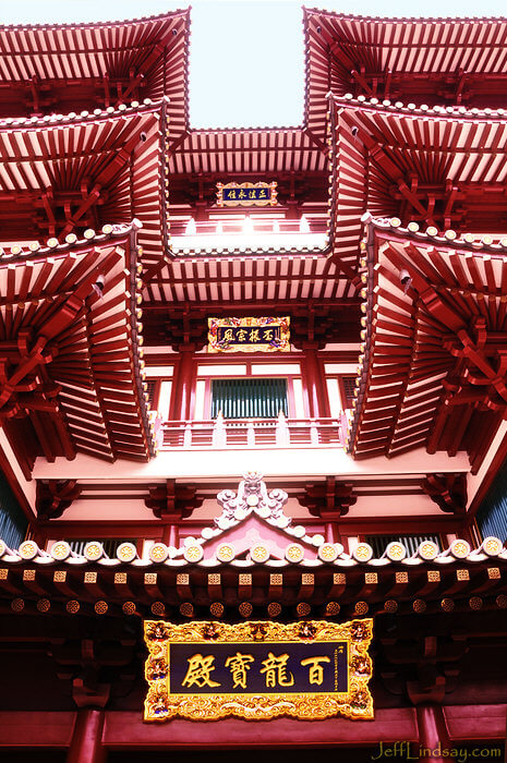 Looking up at the entrance of the Buddha Tooth Relic Temple, a temple that claims to have a tooth of Buddha as a sacred relic. A beautiful place at the edge of Chinatown.