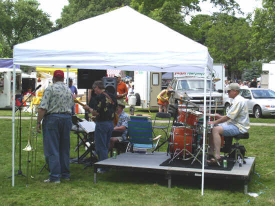 A band performs. It's not Fleetwood Mac - at least not this time - but people enjoyed it..