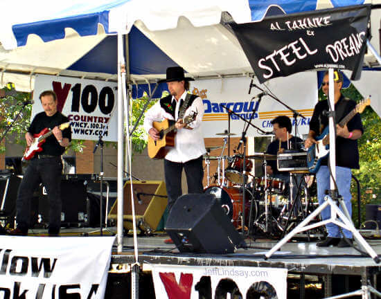 Wisconsin's own Al Jahnke and Steel Dreams performs for an enthusiastic crown.