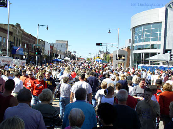 Another view of the thronging humanity that filled College Avenue.