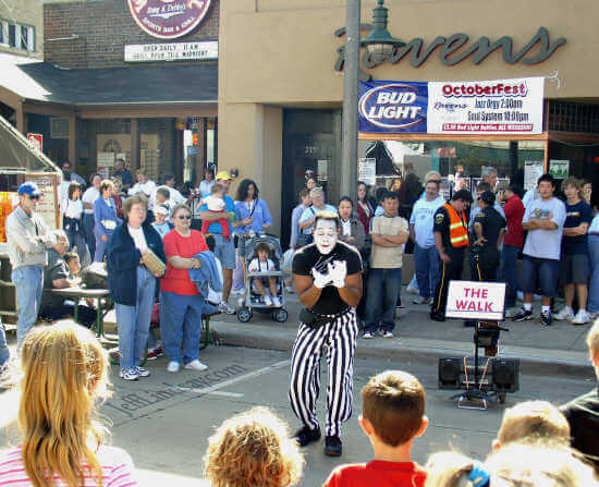 Armenrah the Mime dazzles a crowd with a brilliant performance.