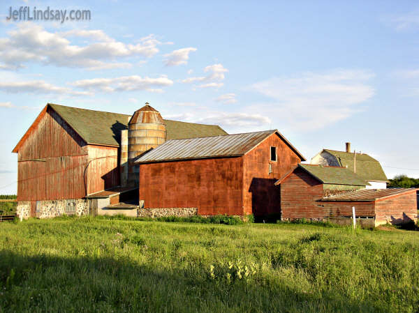Just a few hundred yards before we saw the hay above, we stopped to photograph this barn.