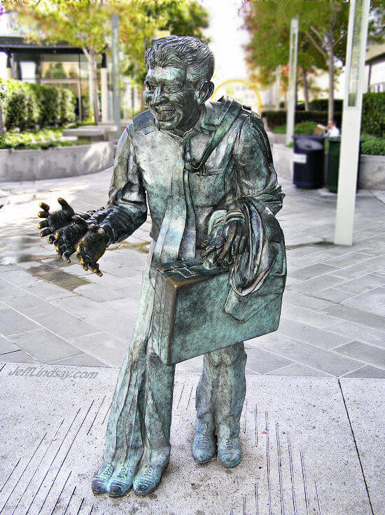 Shaking Man - a sculpture in San Franciscon, photographed Nov. 2006.