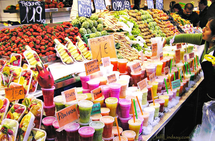 Fresh fruit and fruit drinks--delicious!