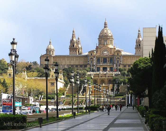 Natinal Art Museum - a spectacular palace of art. 