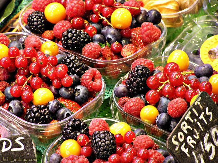 Fruit on display in Barcelona's central market, March 2008. This is the photo that I use for my Twitter background for @Mormanity.