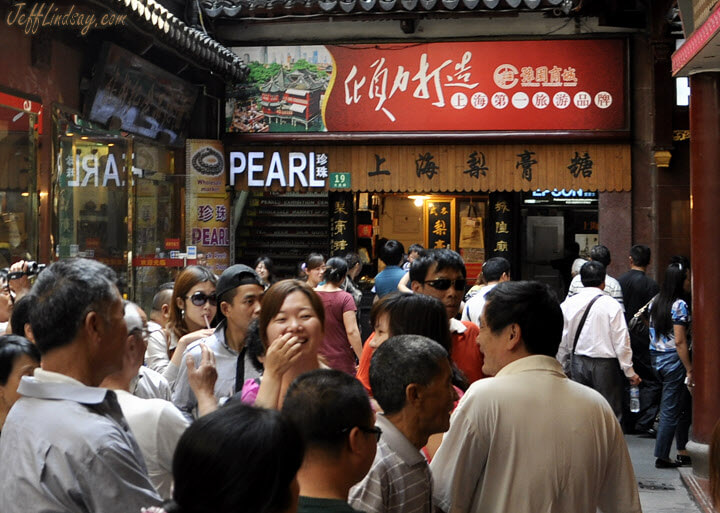 Pearl: Scene at the Chen Huang Temple in Shanghai.