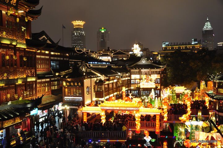 Yu Yuan Garden and view of the Bund Center