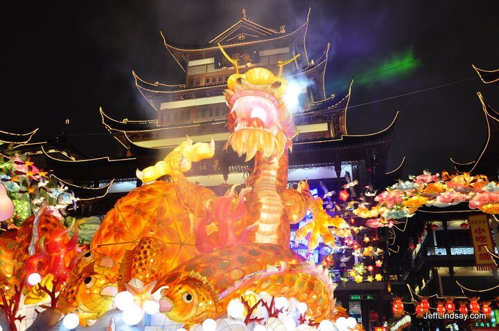 Yu Yuan Garden and another view of the main dragon.