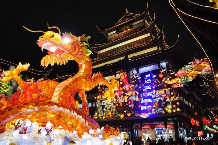 Yu Yuan Garden and another view of the main dragon.