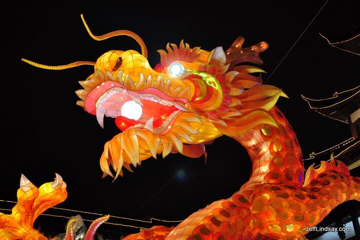 Yu Yuan Garden and another view of the main dragon.