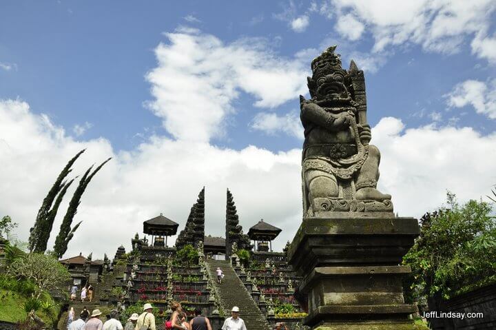 Another view of the entrance to the Besakih complex.