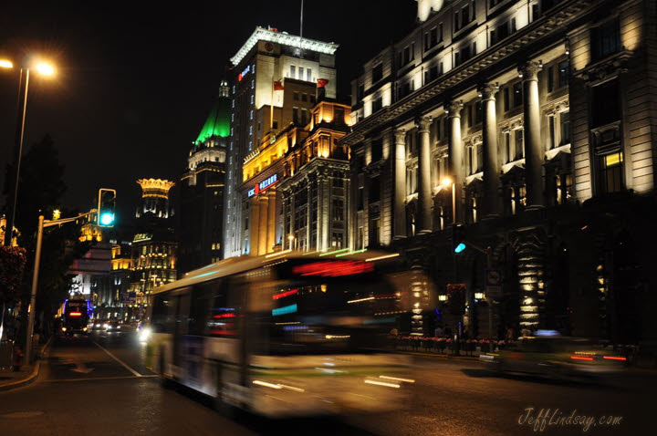 Bus on the Bund.