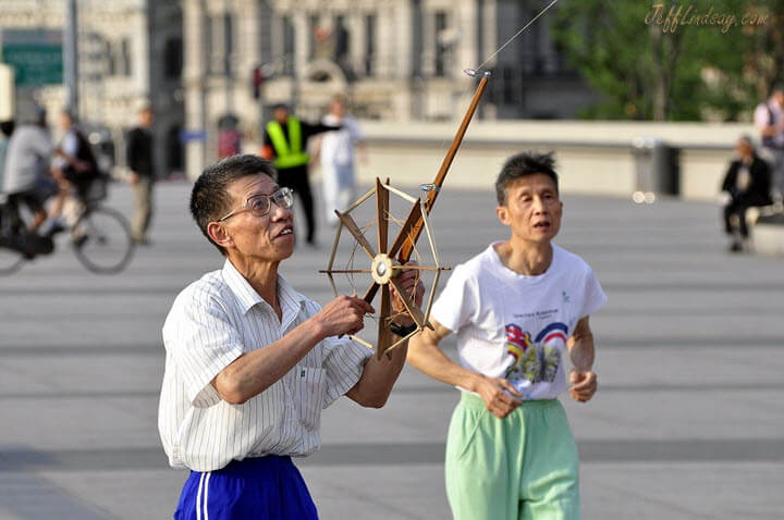 Squid kite on the Bund, 2011.