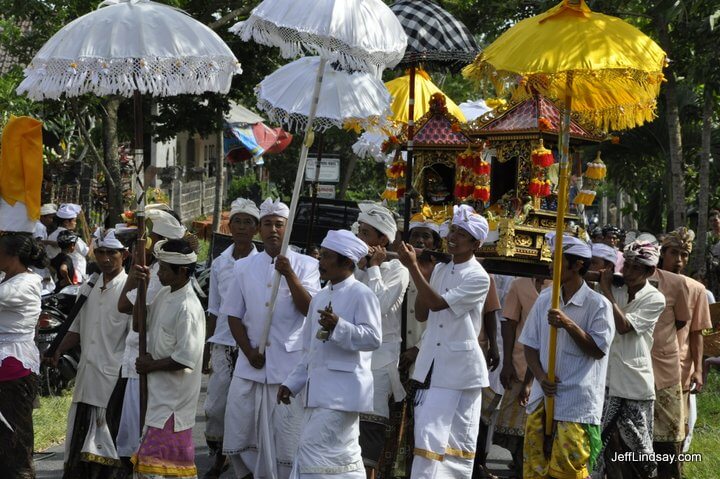 Bali procession, Besakih