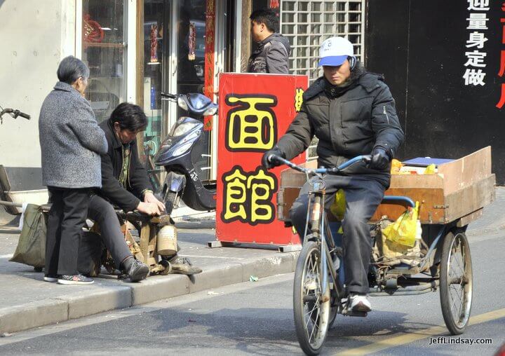 Three wheels, Shanghai, 2012