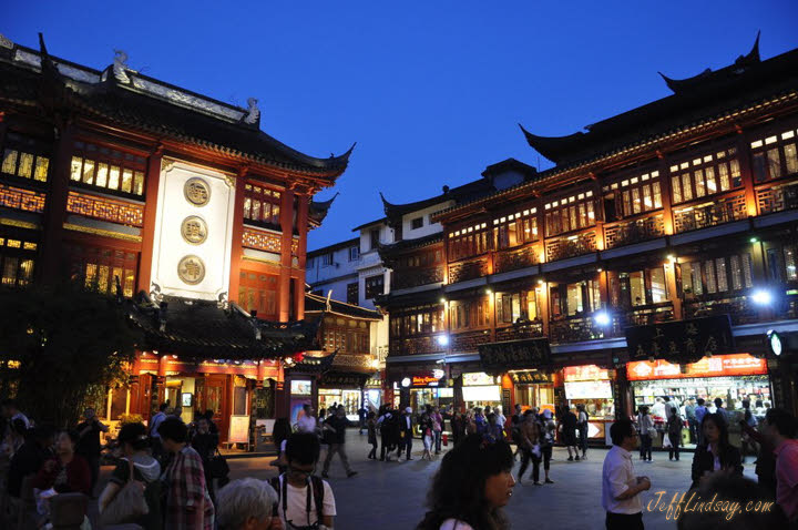 Yu Yuan or Yu Gardens, a beautiful and historic area near where I live. One of Shanghai's most interesting spots to visit.