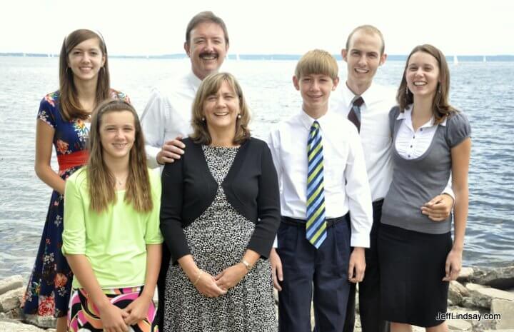Another view of the Yankey family in Neenah, Wisconsin for the Appleton reception.