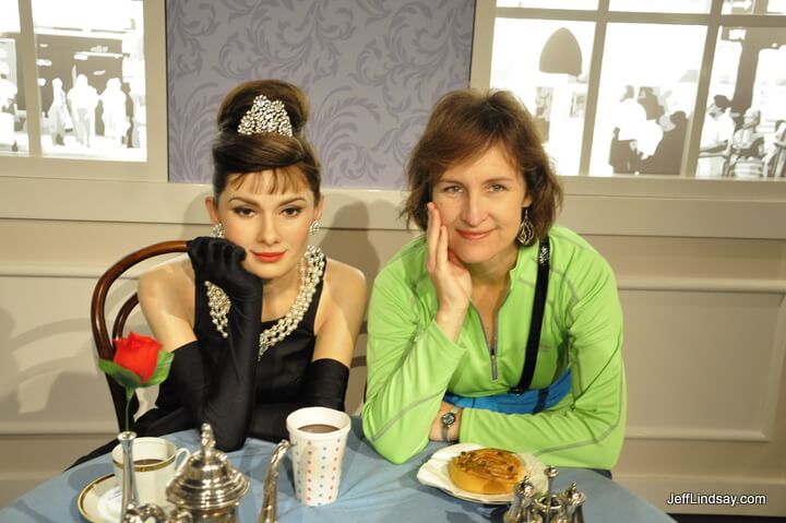 Kendra meets Audrey Hepburn at Madame Tussaud's.