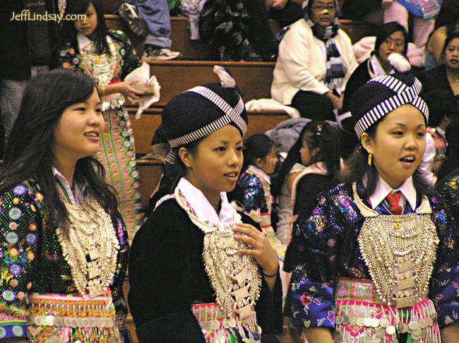 Three Hmong girls