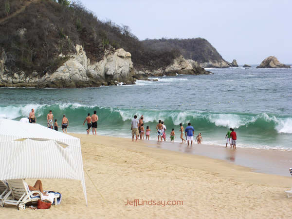 waves-huatulco