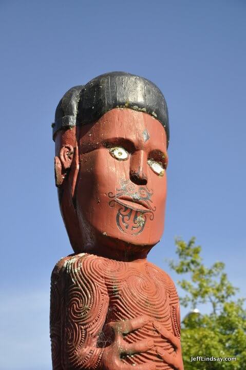 New Zealand: Maori statue 