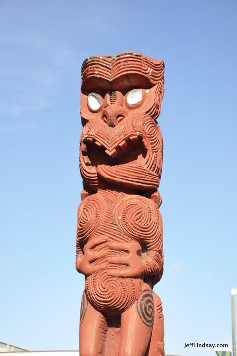 New Zealand: Maori carving