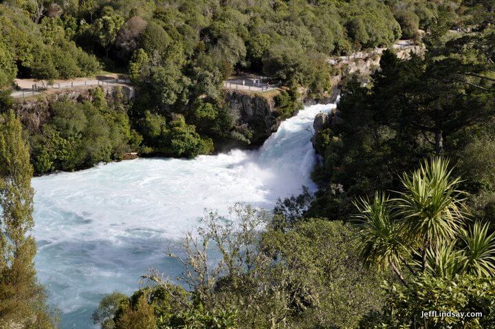 New Zealand: Haku Falls 
